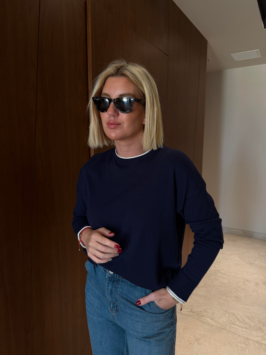 Orijinal Model, Kolu ve Yakası Biyeli Lacivert Premium Triko