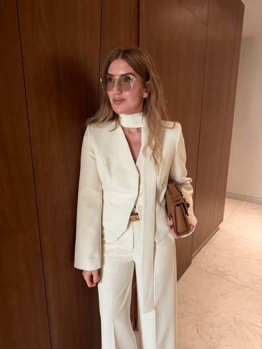 Gizli Düğmeli , Fularlı , Ekru Blazer Ceket