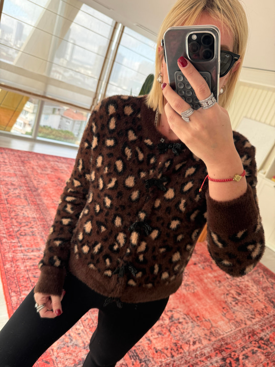 Taşlı Fiyonk Düğmeli Acı Kahve Leopar Desenli Angora Triko