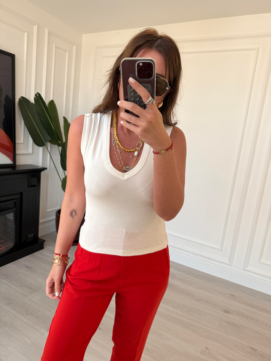 Orijinal Model , Oval V Yaka , Ekru Kolsuz Bluz