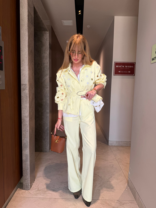 Orijinal Model , Kuş Gözü Detaylı , Kemerli , Sarı Poplin Takım