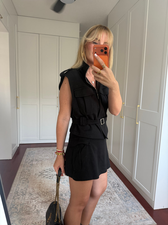 Orijinal Model , Kuşaklı Yelek & Şort Etek Siyah Takım