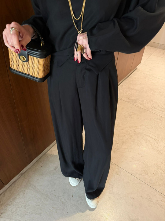 Kayık Yaka , Premium Tencel , Siyah Takım