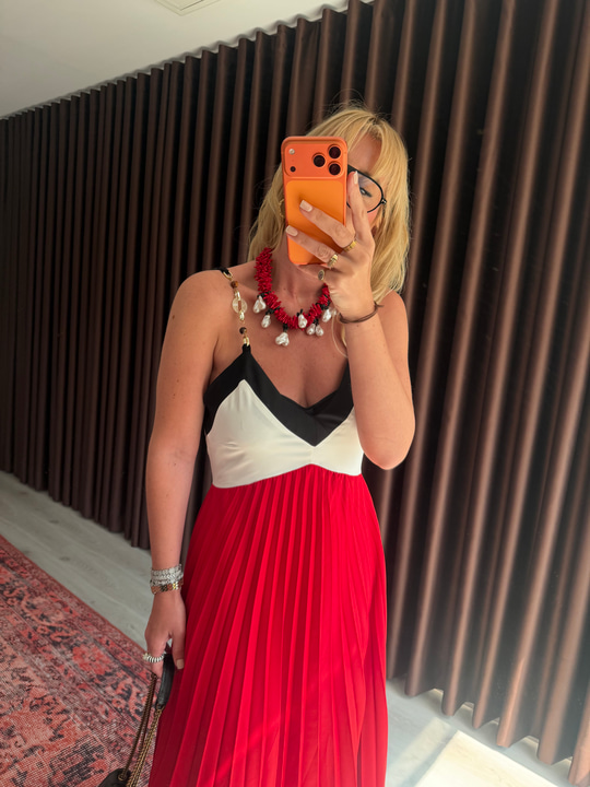 Orijinal Model, Aksesuar Askılı Kırmızı & Siyah Mix Piliseli Elbise