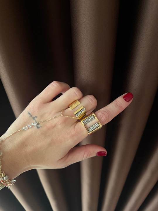Orijinal Model , Zİrkon Taşlı , Ortası Boş , Asimetrik Kesim , Gold Yüzük