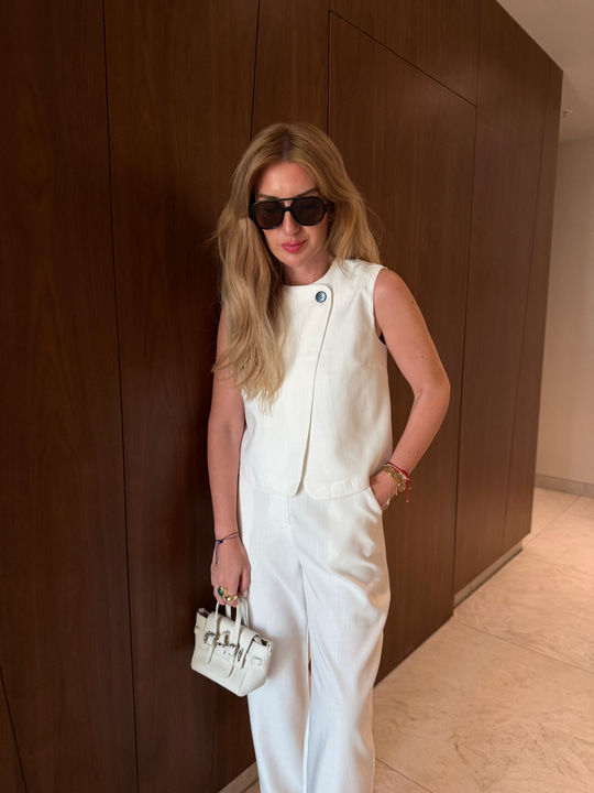 Orijinal Model , Kruvaze Düğmeli , Arka Beli Lastikli , Beyaz Takım