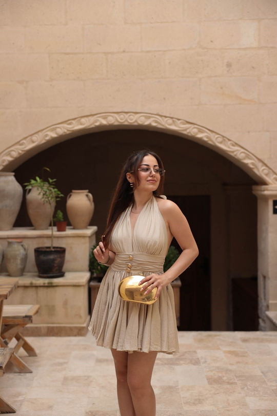 7257 Boyundan Bağlamalı Gold Düğmeli Elbise CAMEL
