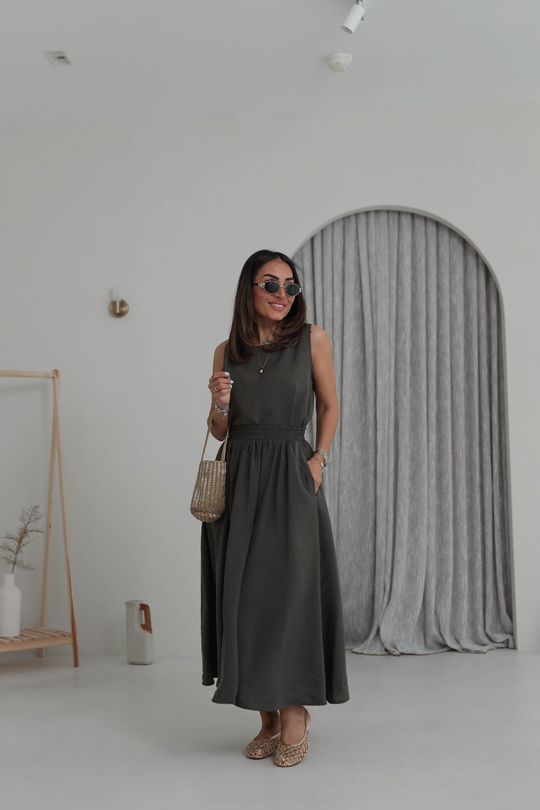 3510 Tencel Kumaş Sıfır Kol Bluz & Kloş Etekli Takım HAKİ YEŞİL