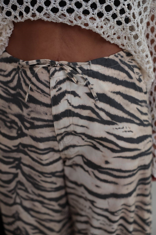 9005 Bel ve Paça Bağcıklı Zebra Desen Pantolon BEJ