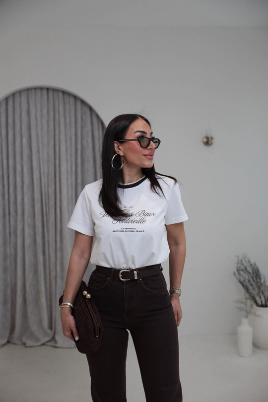 1843 Yakası Örgü Detaylı Yazılı Tshirt KAHVE