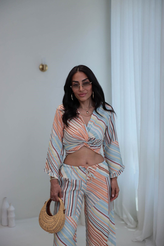 8540 Önü Düğümlü Gipe Detaylı Crop Bluz & Pantolon Takım RENKLİ