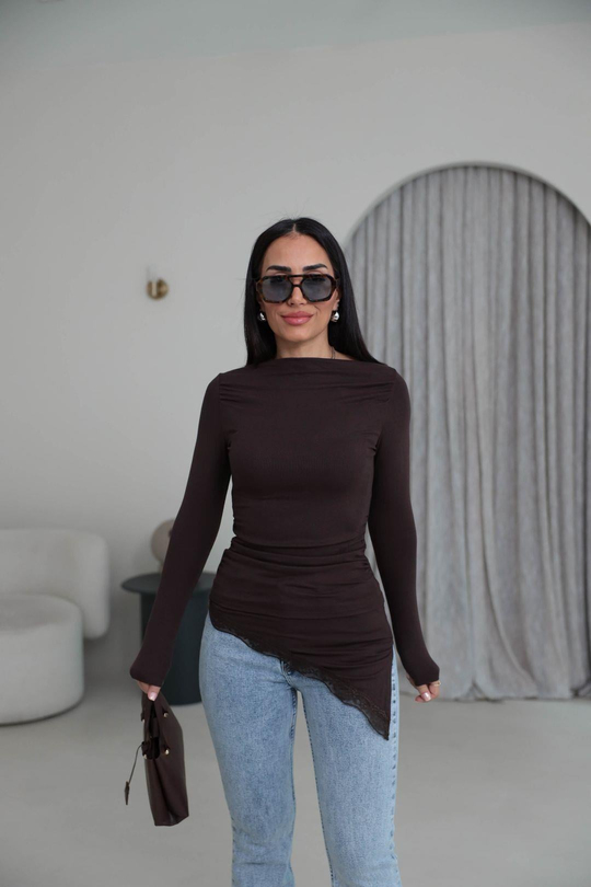 7505 Asimetrik Kesim Dantel ve Drape Detaylı Kayık Yaka Bluz ACI KAHVE