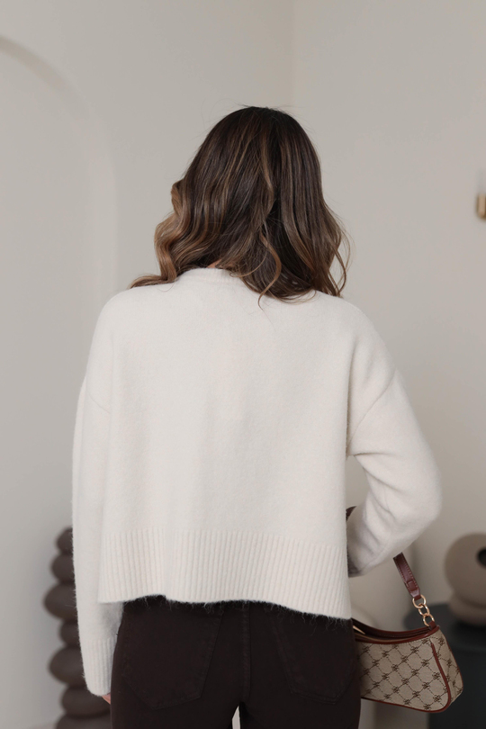 0280 Düğmeli Yumoş Yanları Yırtmaçlı Hırka BEJ
