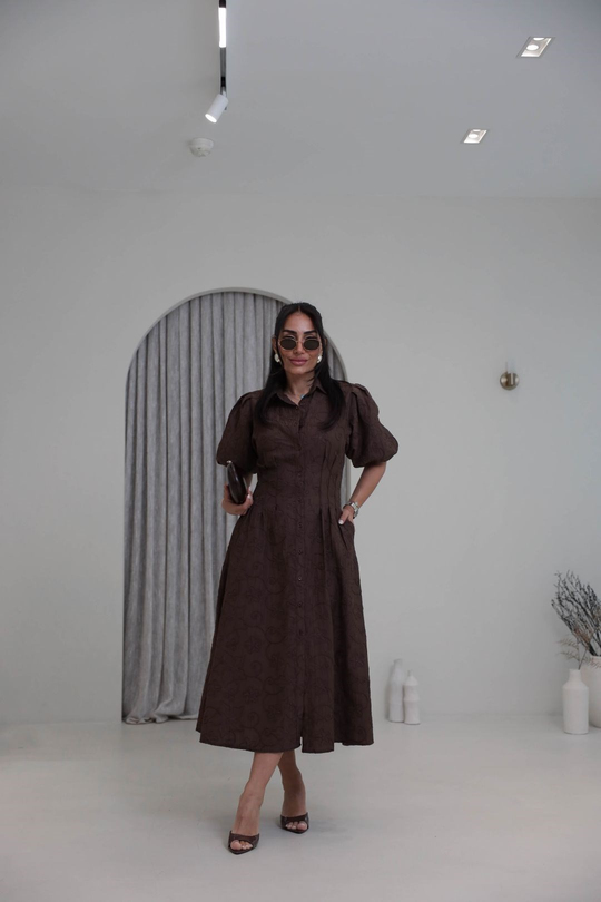 8275 İşlemeli Kumaş Kolları Lastikli Gömlek Elbise KAHVE