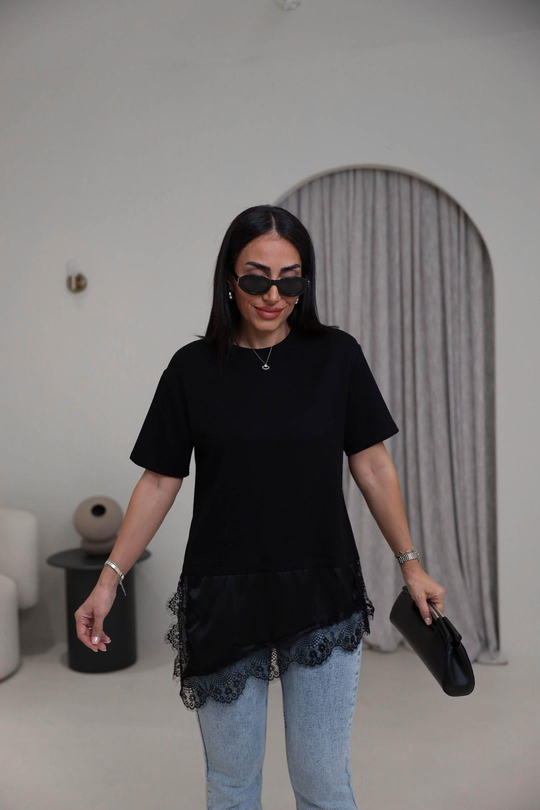 1248 Saten Garnili Dantel Güpürlü Tasarım Tshirt SİYAH