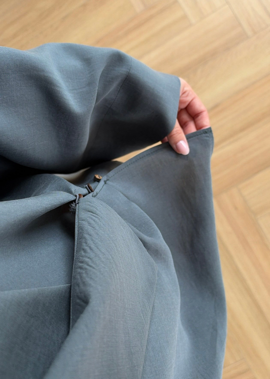 Geniş Yakalı Düğmeli Tensel Gömlek GRİ