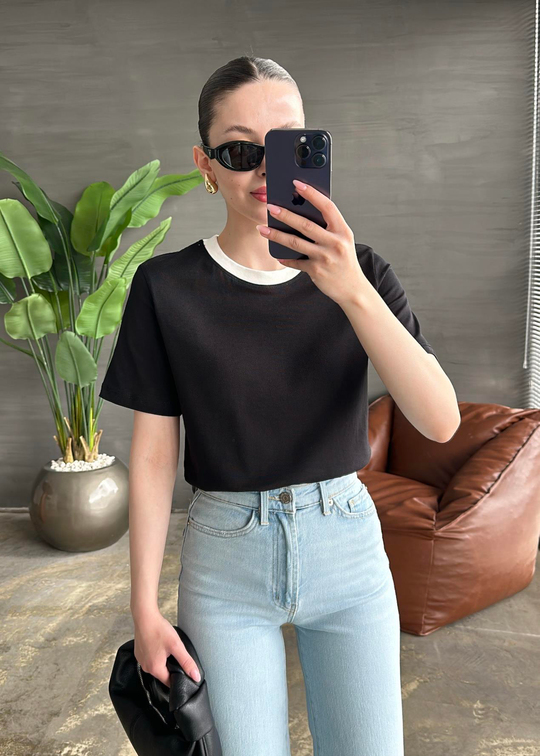 Yakası Şerit Detaylı Tshirt SİYAH