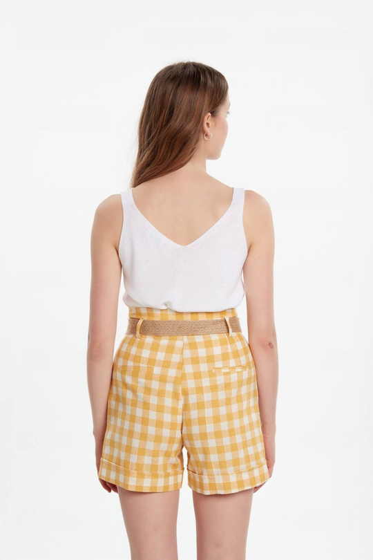Ekose hasır kemerli keten şort sarı