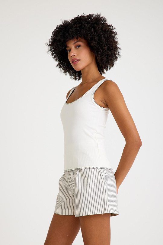 Kalın Askılı Siyah İp Örgü Detaylı Beyaz Bluz