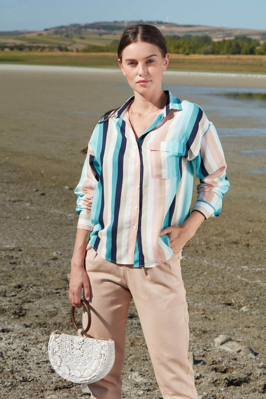 Mavi ekru pembe çizgili cep detaylı gömlek