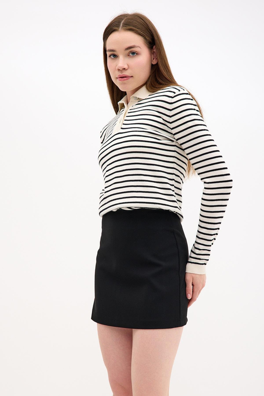 Polo Yaka Krem-Siyah İnce Çizgili Triko