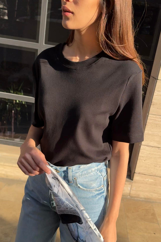Premium Bisiklet Yaka Pamuklu Geniş Yaka Kadın Siyah T-shirt Basic