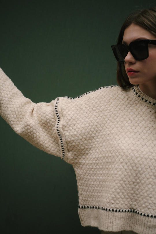 Siyah Şerit Yarasa Kol Detaylı Örgü Kadın Krem Rengi Kazak Triko