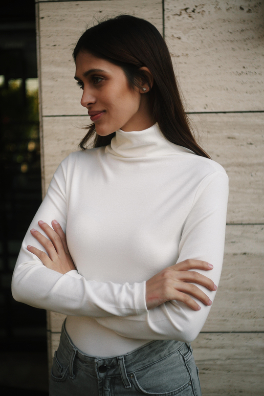 Uzun Kollu Balıkçı Yaka Pamuk Viskon Kumaş Soft Touch Fitted Esnek Dikişsiz Kadın Beyaz Boğazlı Bluz Body Basic