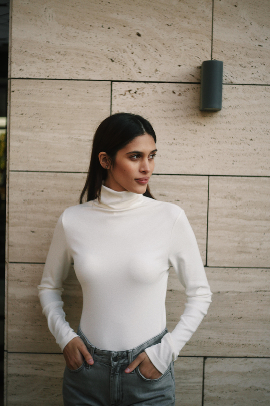 Uzun Kollu Balıkçı Yaka Pamuk Viskon Kumaş Soft Touch Fitted Esnek Dikişsiz Kadın Beyaz Boğazlı Bluz Body Basic