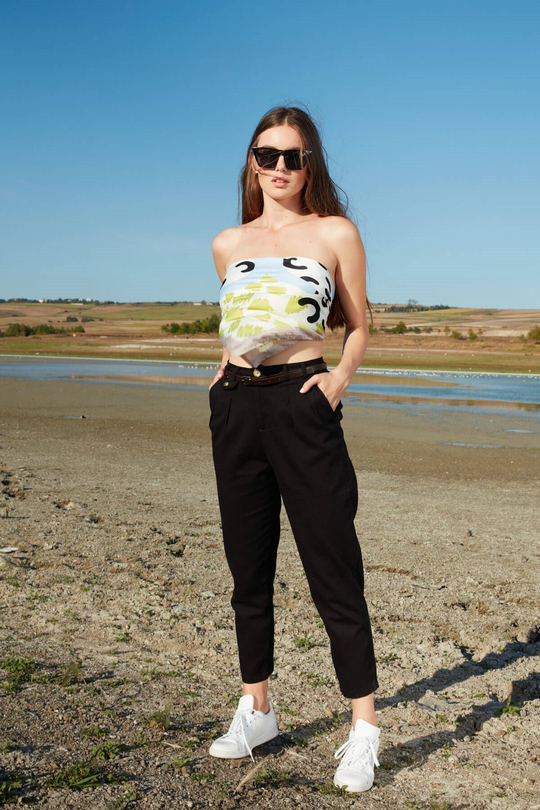 Yüksek bel düğme detaylı kemerli pantolon - Siyah