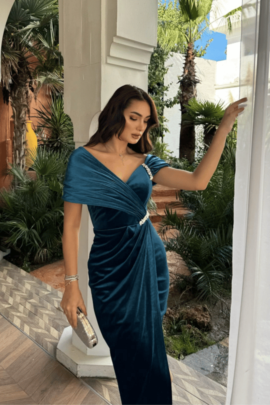 Felicia Omuz Taş Detay Kayık Yaka Kadife Abiye 9361 TURKUAZ