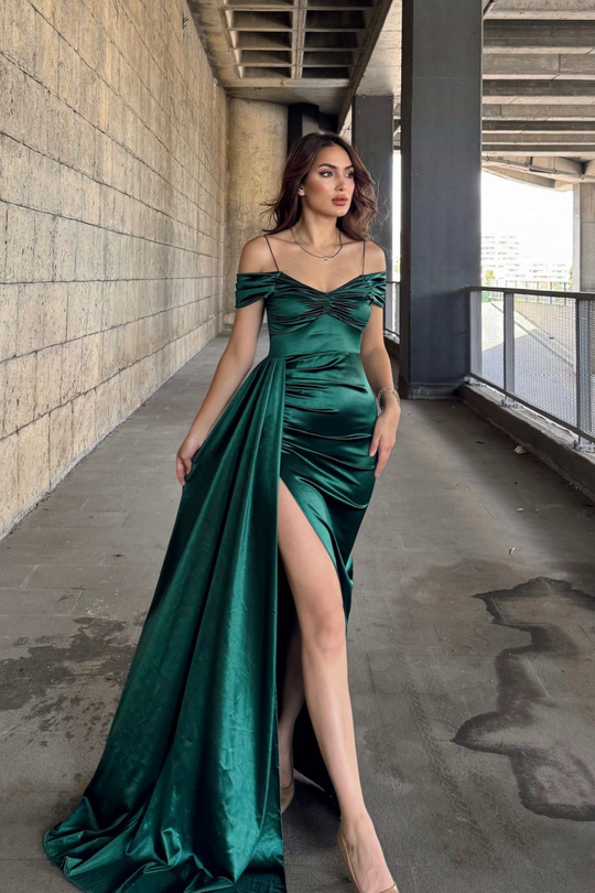 Stone Drape Yaka Yırtmaç Detay Kuyruklu Abiye 582553 ZÜMRÜT