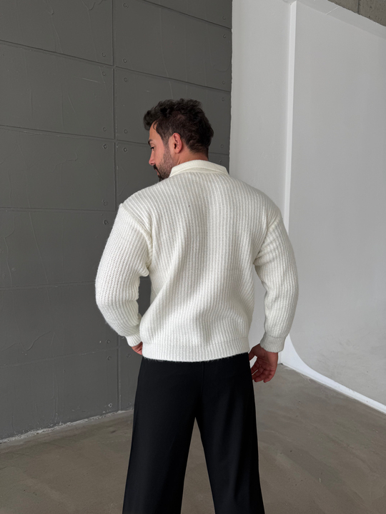 Beyaz Polo Yaka Şardonlu Düğmeli Boxy Kazak SNZ 1011