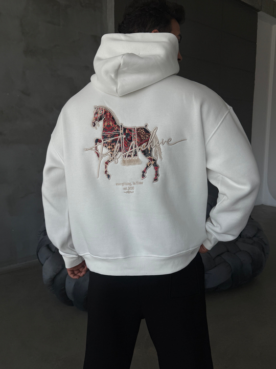 Ekru Kapşonlu Sırt At Aplikeli Püsküllü Sweatshirt PLZ 27003