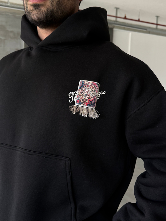Siyah Kapşonlu Sırt At Aplikeli Püsküllü Sweatshirt PLZ 27003
