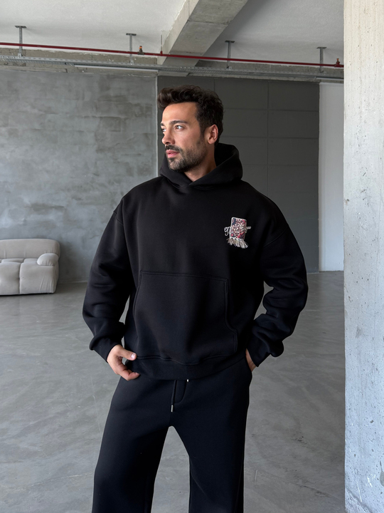 Siyah Kapşonlu Sırt At Aplikeli Püsküllü Sweatshirt PLZ 27003