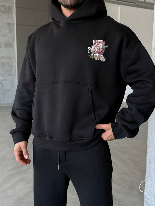 Siyah Kapşonlu Sırt At Aplikeli Püsküllü Sweatshirt PLZ 27003