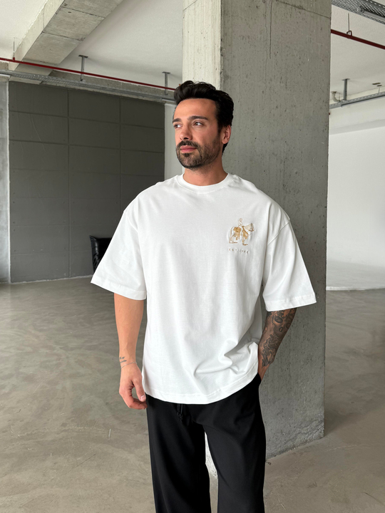 Beyaz Fırçalı Minimalist Ön At Nakış Tişört PLZ 26184