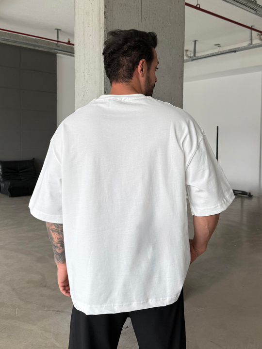 Beyaz Fırçalı Minimalist Ön At Nakış Tişört PLZ 26184