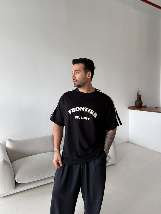 Siyah Frontier Nakışlı Oversize Tişört JJ Y125