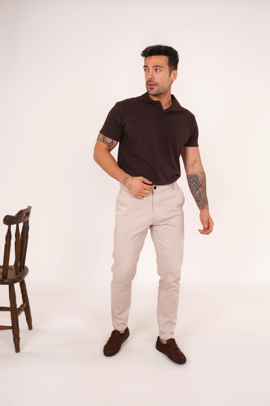 AYAKKABILI KOMBİNKahve Polo Yaka,Krem Gabardin Düz Pant. Kahve Old Money Süet Ayakkabı