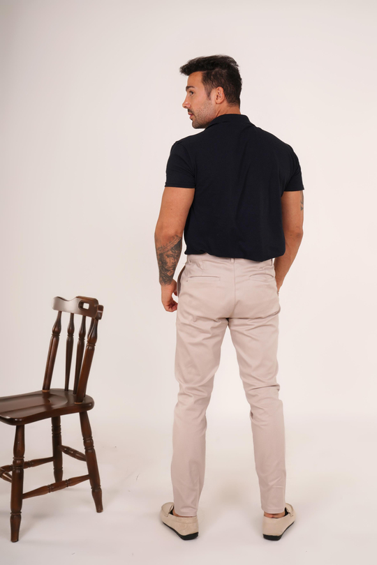 AYAKKABILI KOMBİNLacivert Polo Yaka,Bej Gabardin Düz Pant. Bej Old Money Süet Ayakkabı