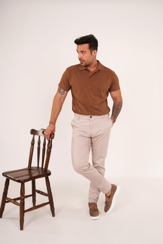 AYAKKABILI KOMBİNTaba Polo Yaka,Bej Gabardin Düz Pant. Taba Yüksek Taban Kurdelalı Ayakkabı KOMBİN