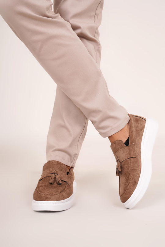 AYAKKABILI KOMBİNTaba Polo Yaka,Bej Gabardin Düz Pant. Taba Yüksek Taban Kurdelalı Ayakkabı KOMBİN
