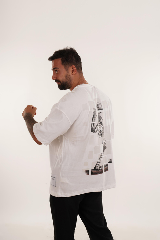 BASKILI TSHİRT MODELLERİBeyaz Yüksek Kalite Arkası İskelet Baskılı Oversize T-SHİRT VMS 40770