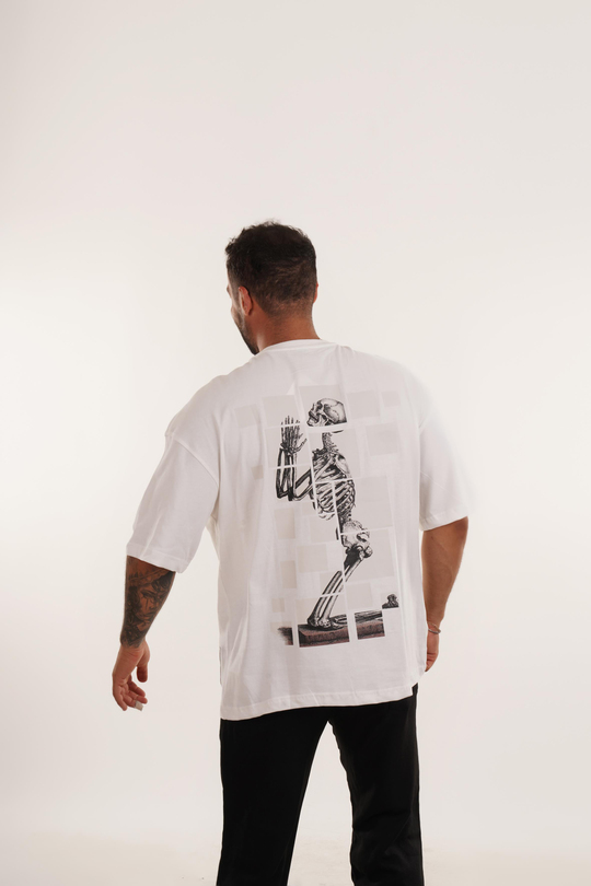 BASKILI TSHİRT MODELLERİBeyaz Yüksek Kalite Arkası İskelet Baskılı Oversize T-SHİRT VMS 40770