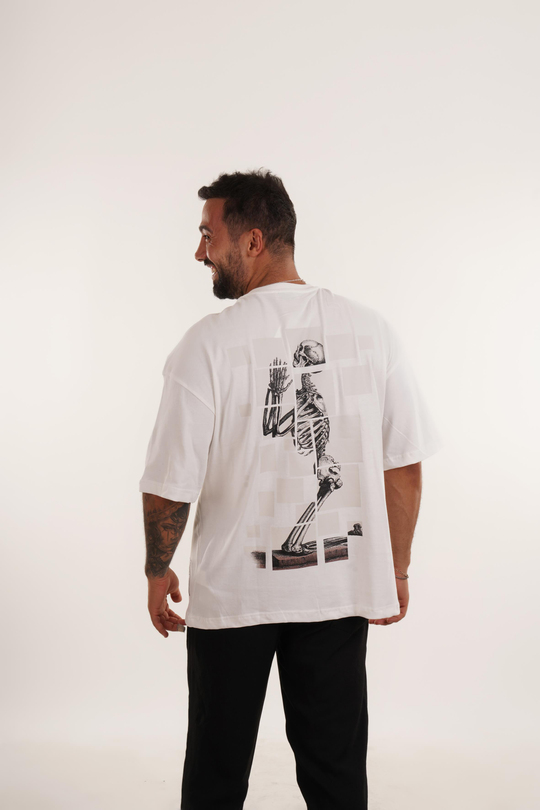 BASKILI TSHİRT MODELLERİBeyaz Yüksek Kalite Arkası İskelet Baskılı Oversize T-SHİRT VMS 40770