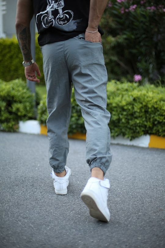 EŞOFMAN ALTIErkek  Düz Gri Paraşüt Kumaş Keleçe Paça Jogger 
