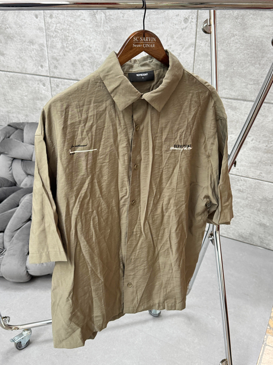 GÖMLEKHaki Represnt Baskılı Kısakollu Oversize Gömlek PNC