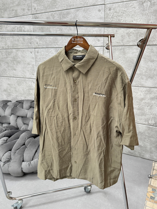GÖMLEKHaki Represnt Baskılı Kısakollu Oversize Gömlek PNC